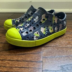 Native Toddler Boys 9c Slip On Water Shoes - Star Wars Limited Edition Baby Yoda